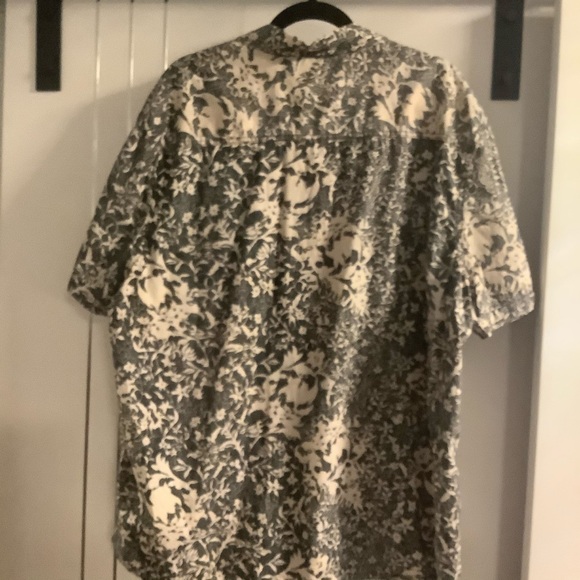 💜3/$30 Men’s 2XL Short Sleeve Shirt Distressed - Picture 2 of 6